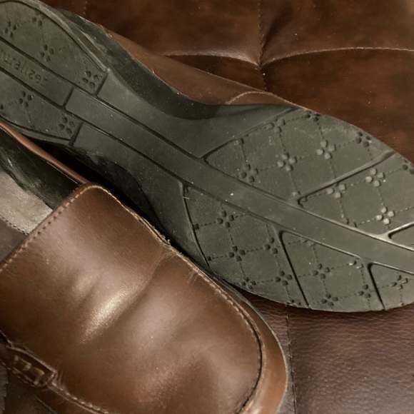 EUC Naturalizer IOB casual loafers/flats. Brown leather uppers - Picture 5 of 8